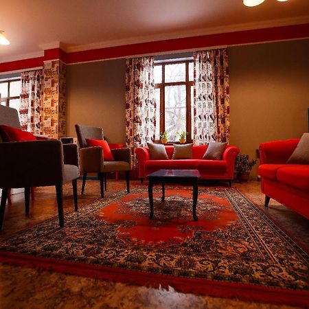 Mountain Road Hostel Almaty Ngoại thất bức ảnh