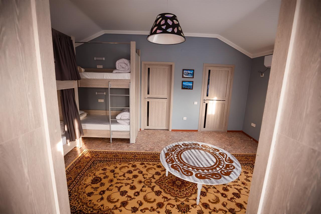 Mountain Road Hostel Almaty Ngoại thất bức ảnh