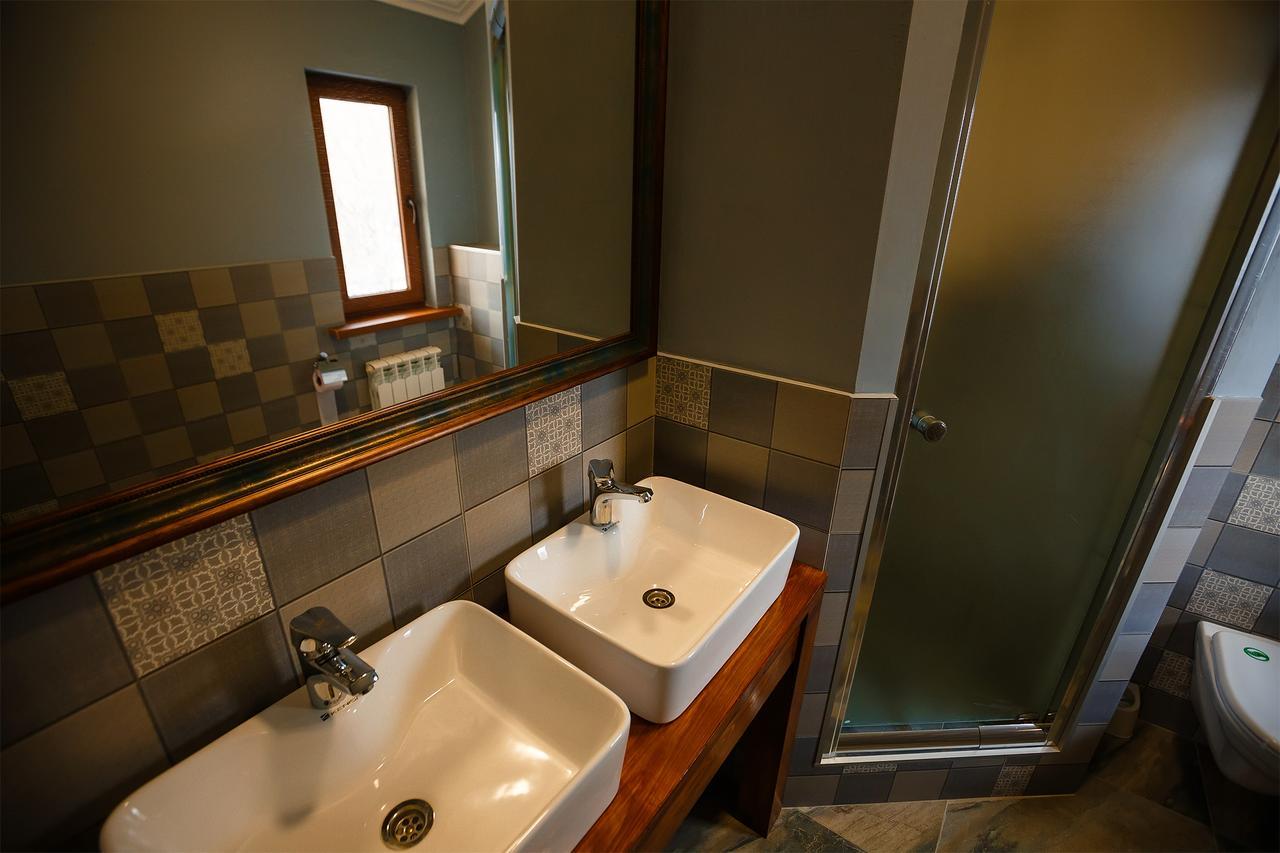 Mountain Road Hostel Almaty Ngoại thất bức ảnh