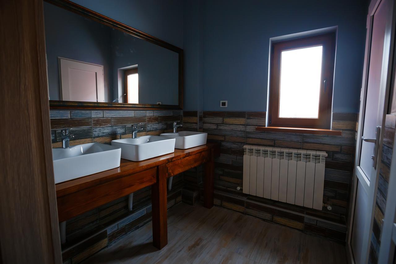 Mountain Road Hostel Almaty Ngoại thất bức ảnh