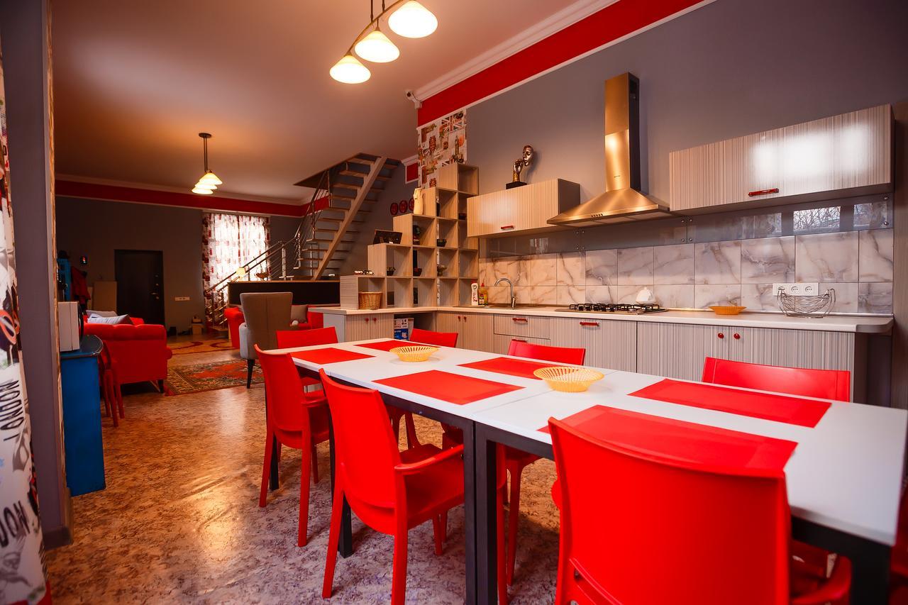 Mountain Road Hostel Almaty Ngoại thất bức ảnh