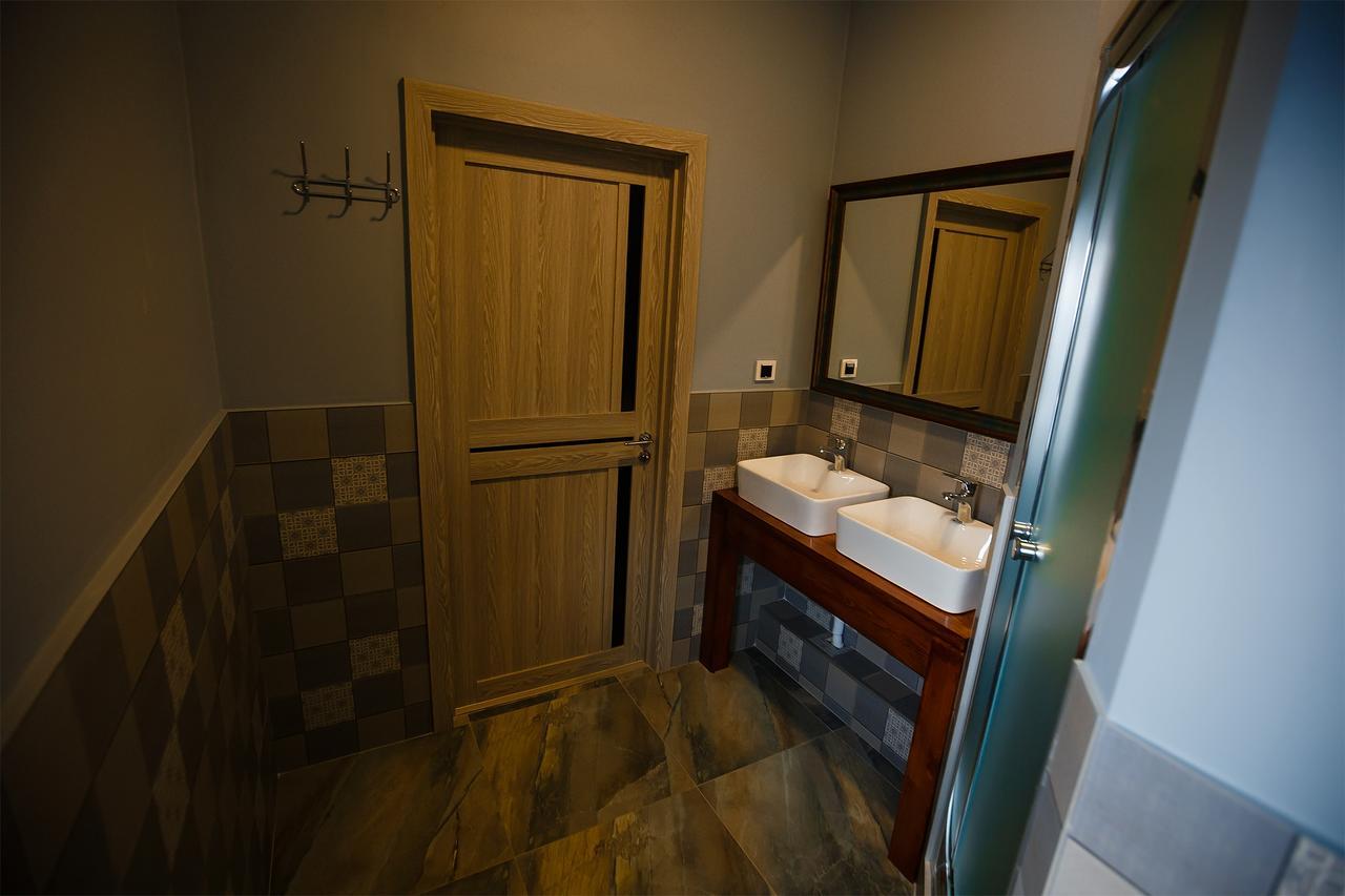 Mountain Road Hostel Almaty Ngoại thất bức ảnh