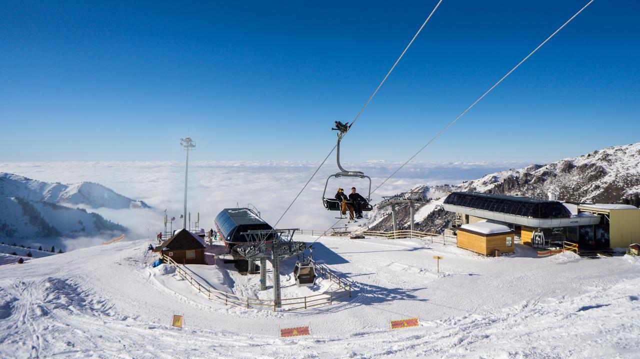 Mountain Road Hostel Almaty Ngoại thất bức ảnh
