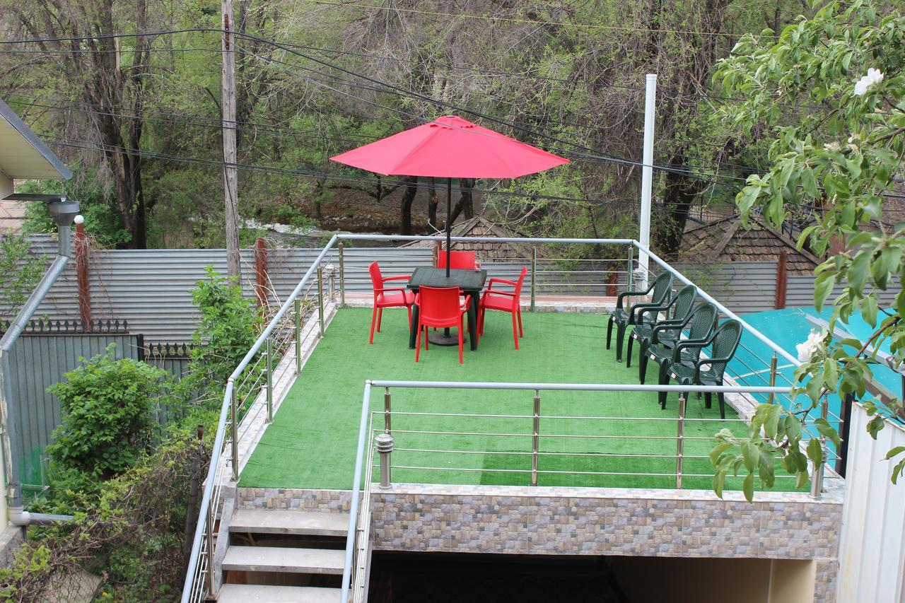 Mountain Road Hostel Almaty Ngoại thất bức ảnh