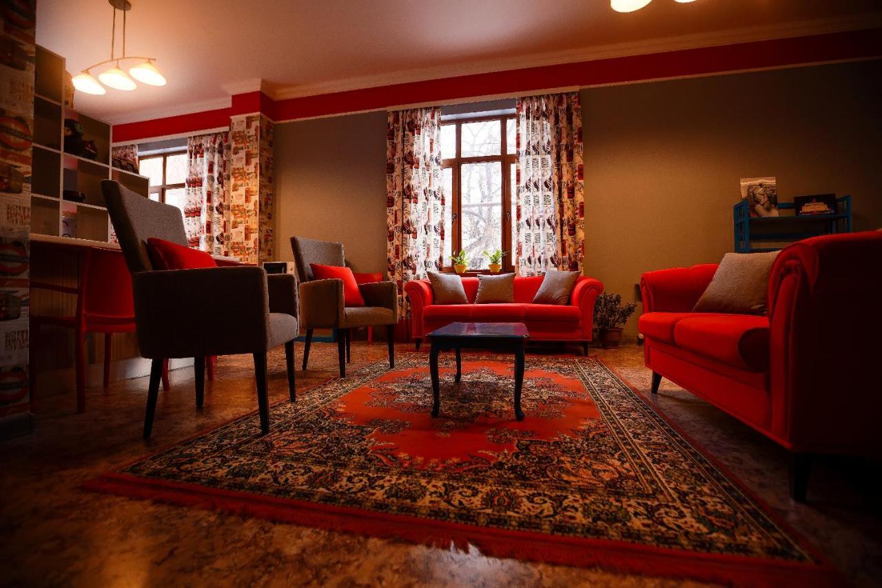Mountain Road Hostel Almaty Ngoại thất bức ảnh